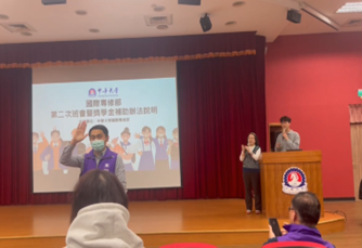 國際專修部學務組長與總教官進行活動宣導