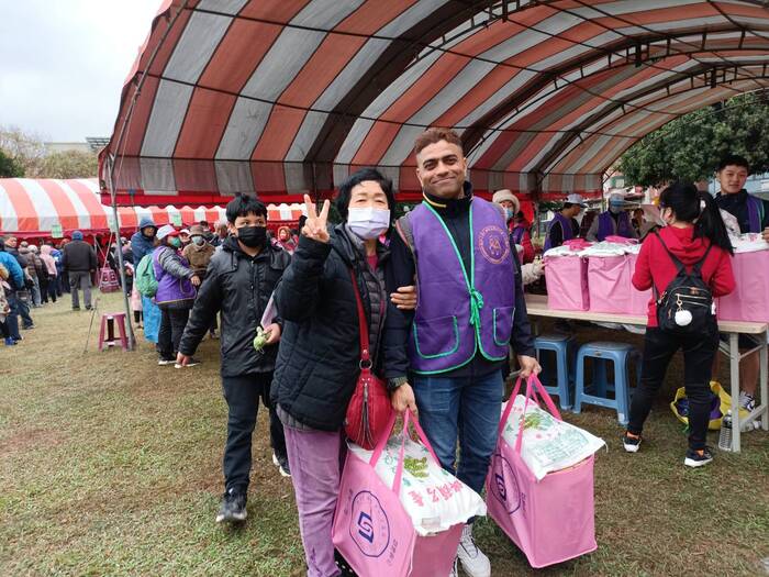 2024.01.21 Helping Distribute Supplies IIImage