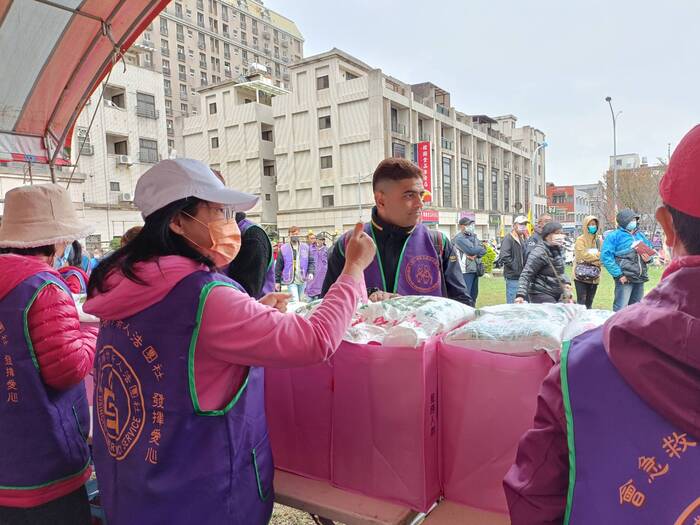 2024.01.21 Helping Distribute Supplies IIImage