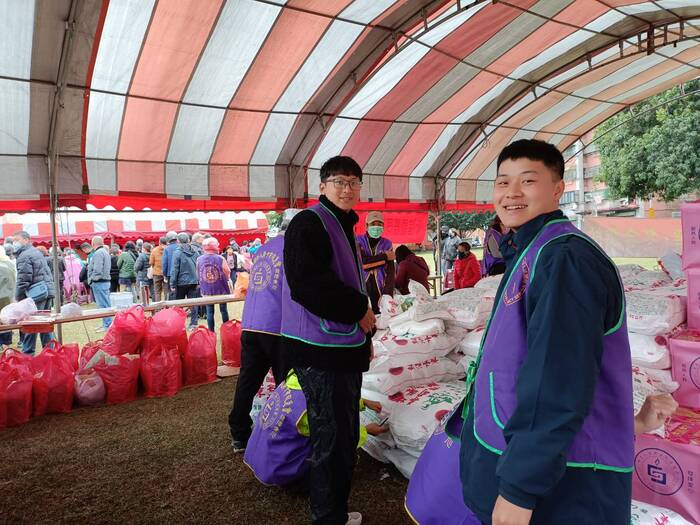 2024.01.21 Helping Distribute Supplies IIImage