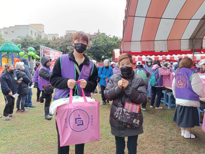2024.01.21 Helping Distribute Supplies IIImage
