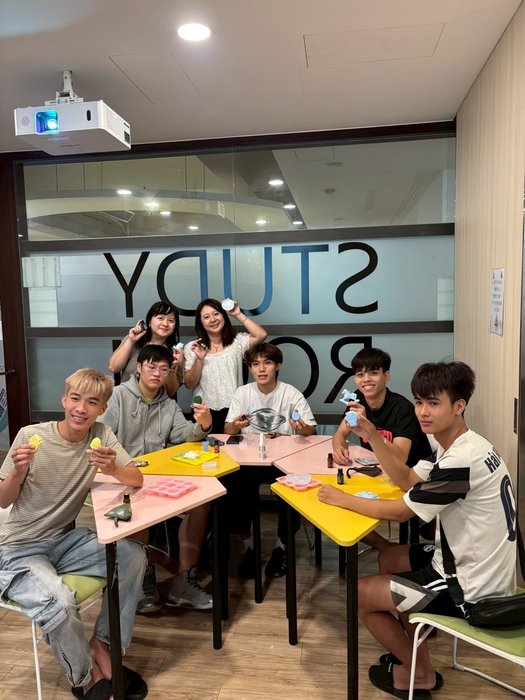 學生完成DIY圖片