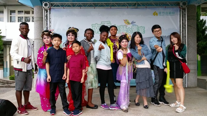 2019.09.21 Foreign students participate in Nanai Elementary School activities in Nanxiangshan Art and Culture FeastImage