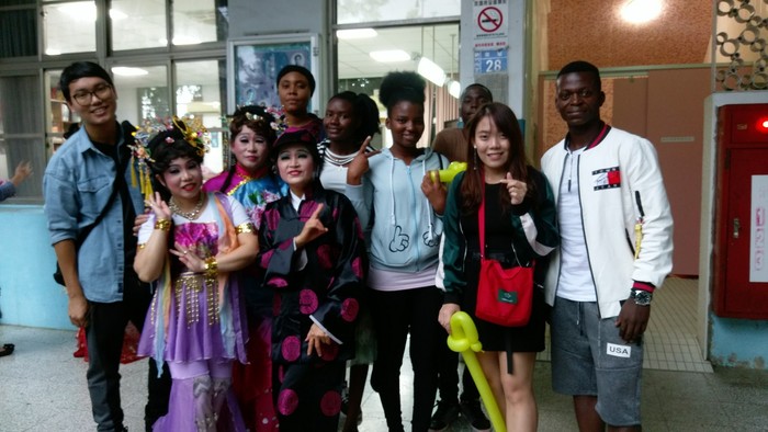 2019.09.21 Foreign students participate in Nanai Elementary School activities in Nanxiangshan Art and Culture FeastImage