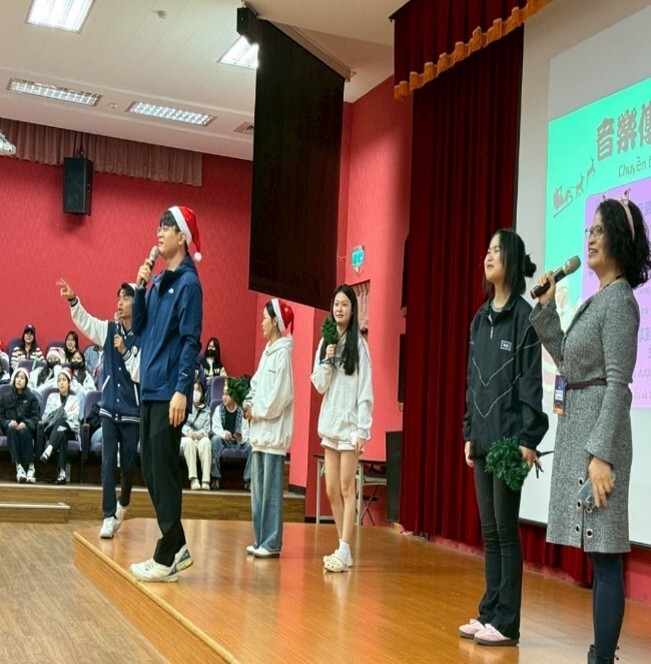 透過輕鬆活潑、充滿笑聲的活動設計，鼓勵學生主動參與、彼此合作與交流，不僅拉近了不同國籍學生之間的距離，也讓大家在歡樂的過程中放下緊張與陌生感。圖片