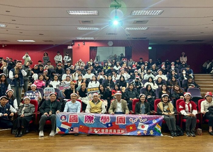 活動最後安排全體貴賓與參與師生進行大合照，為本次活動畫下圓滿句點。圖片