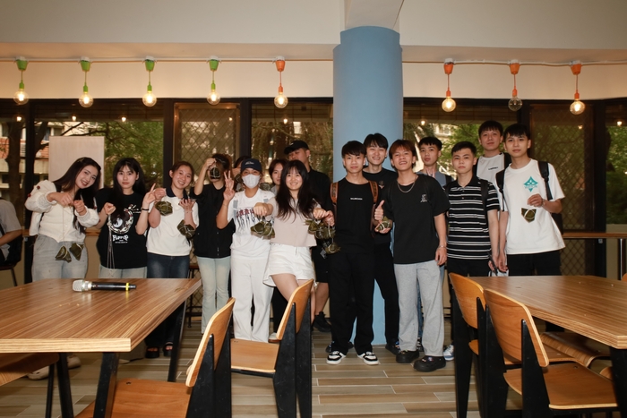 展示親手完成的粽子作品圖片